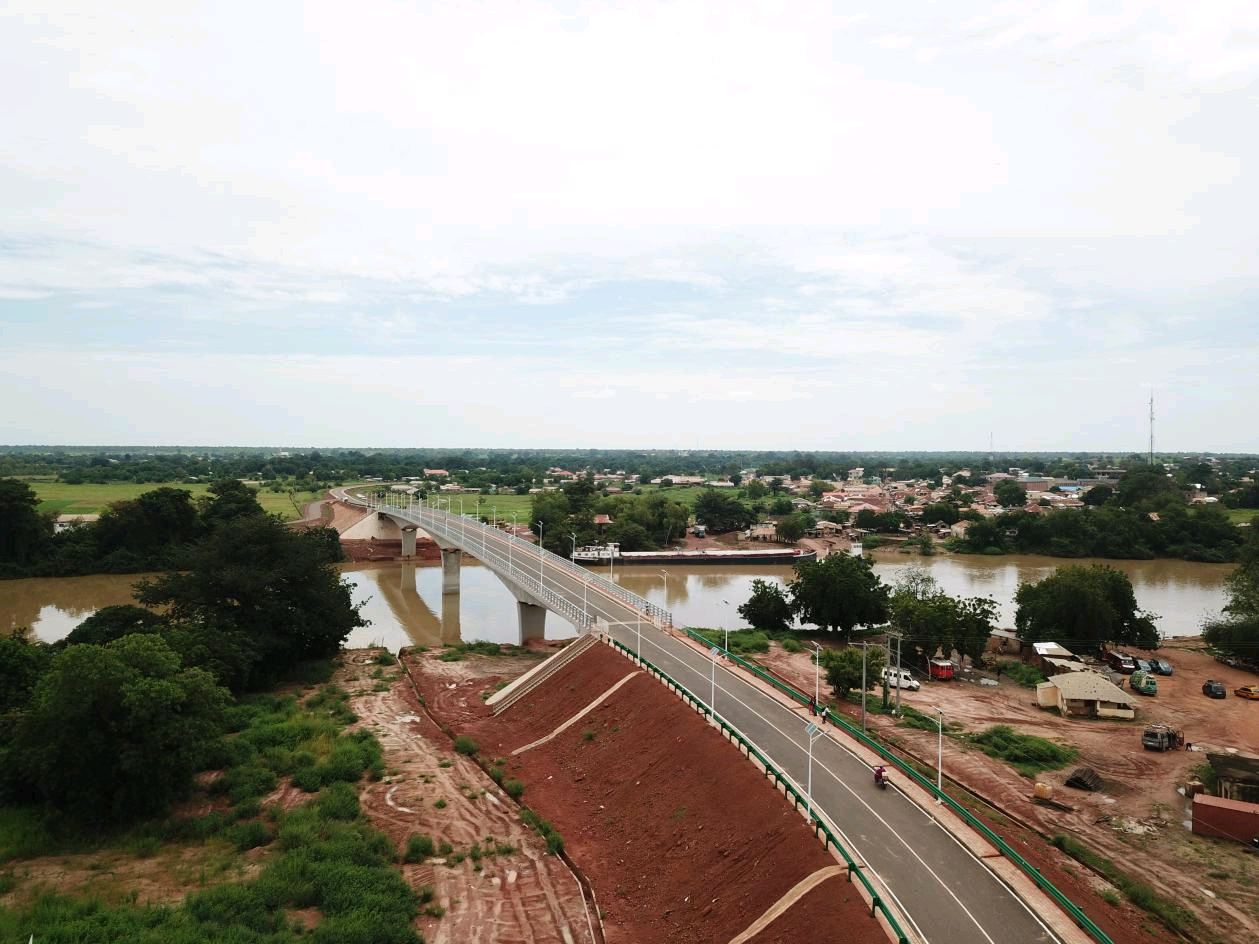 龙建股份承建的中国政府援冈比亚上河区公路桥梁项目竣工通车(图7)