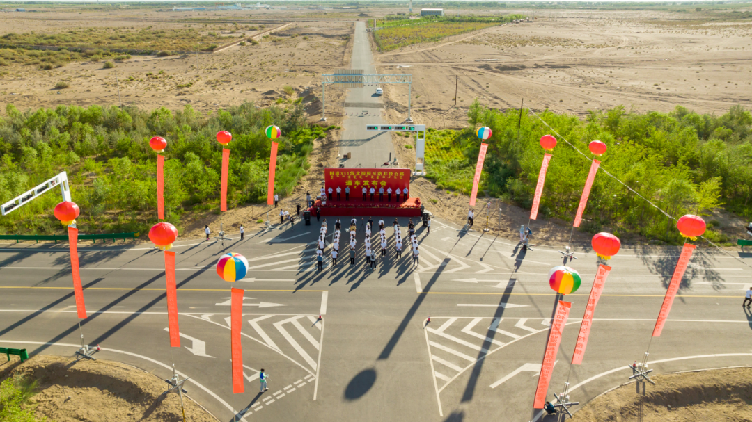 公司承建的内蒙古国道331线北路段公路正式宣告通车(图2)