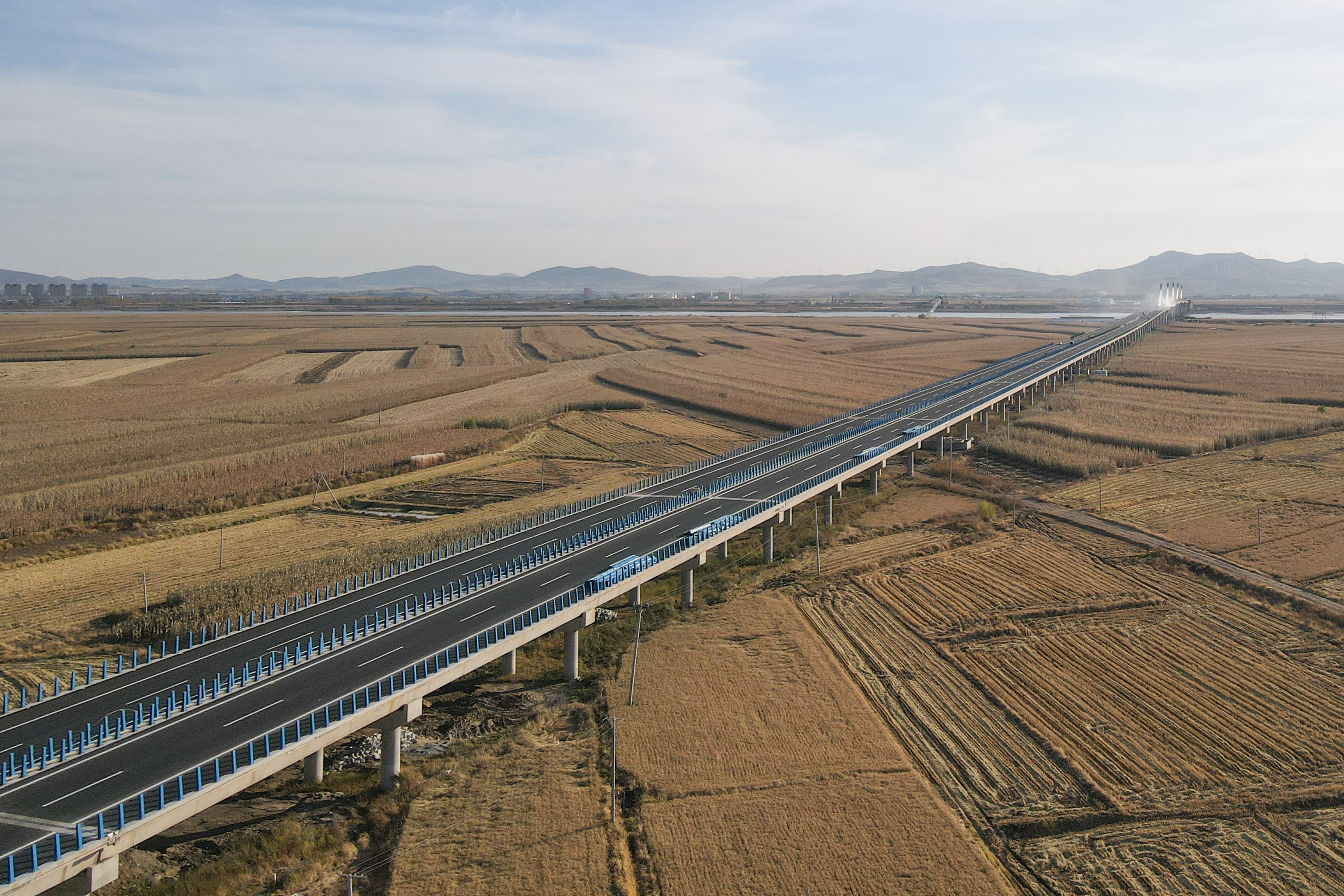 公司承建的鹤大高速佳木斯过境段项目正式完工通车！(图1)