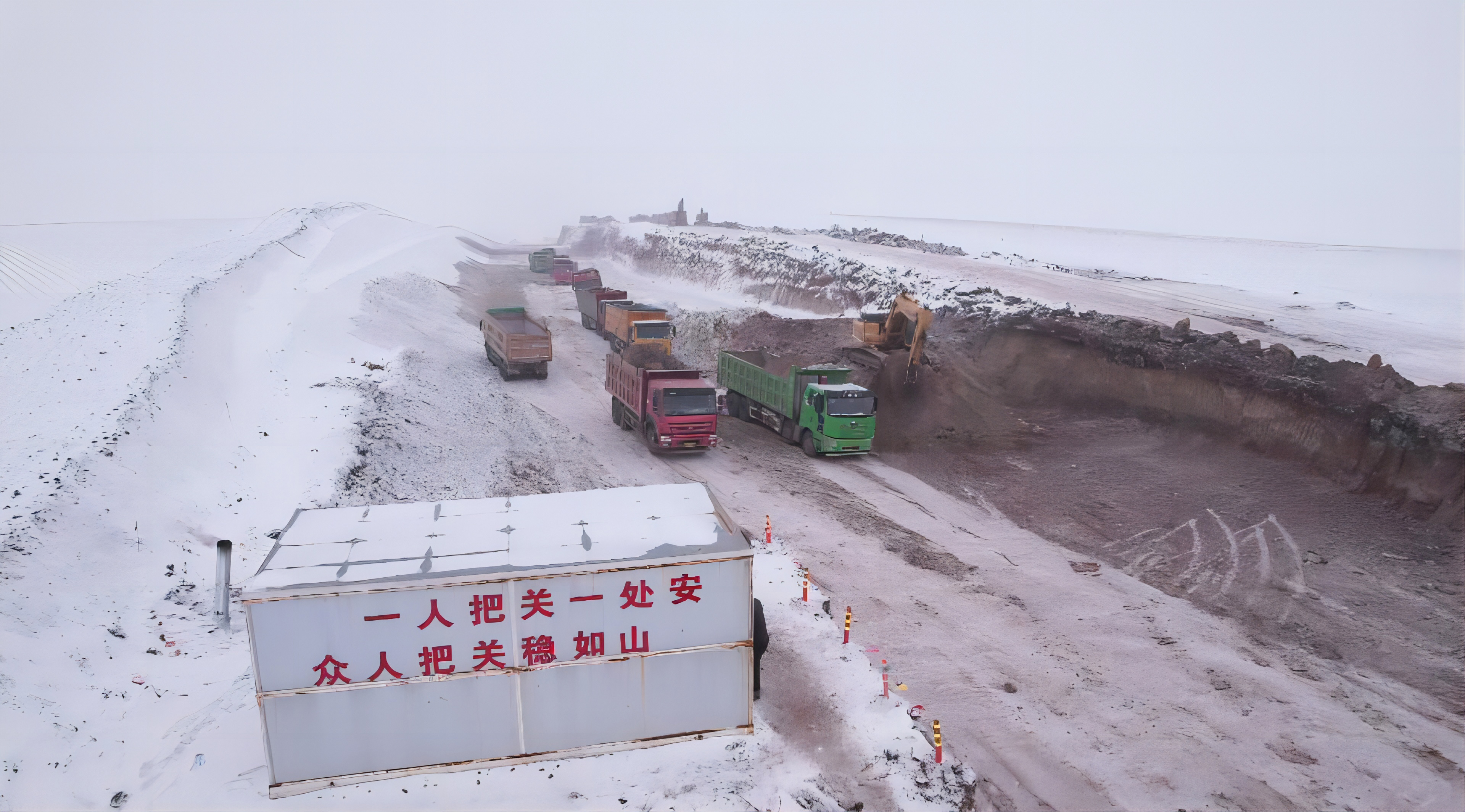 公司北漠高速项目抗严寒保生产 掀起冬季施工热潮(图2)