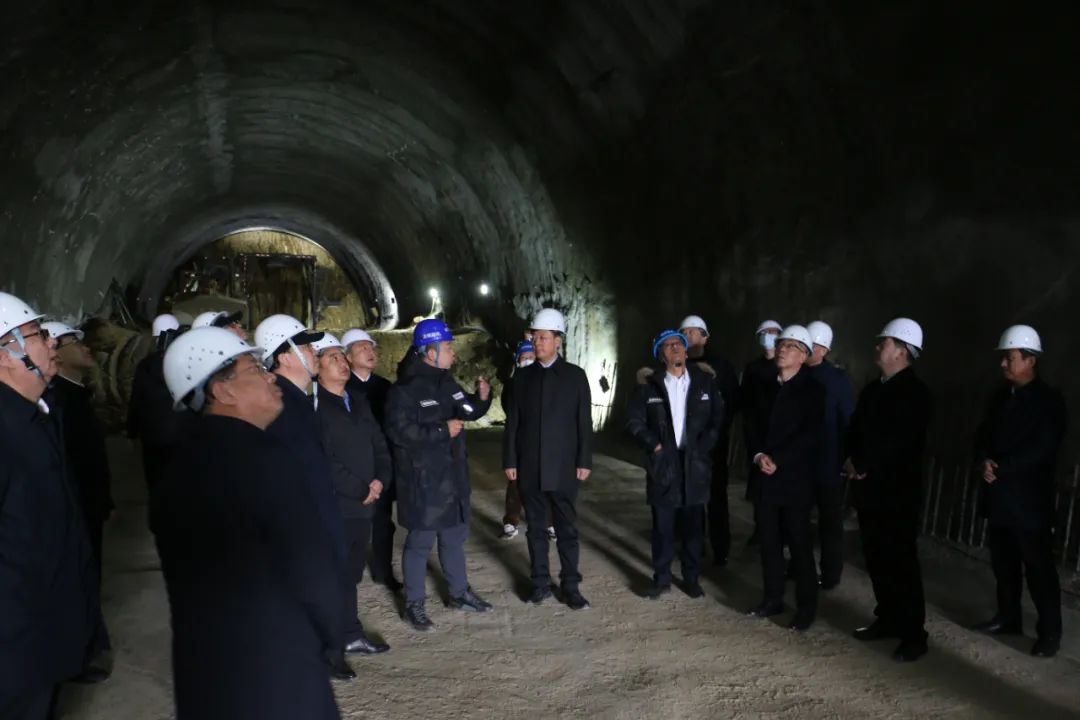 伊春市委书记隋洪波深入公司鹤伊高速公路项目调研指导(图4)