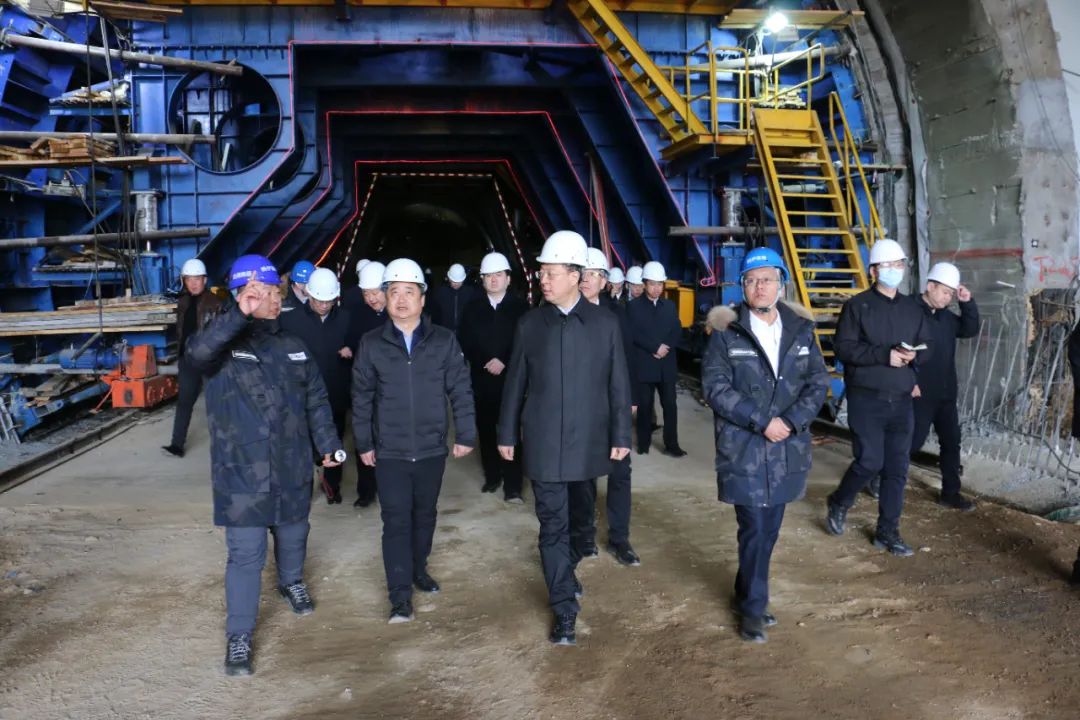 伊春市委书记隋洪波深入公司鹤伊高速公路项目调研指导(图5)