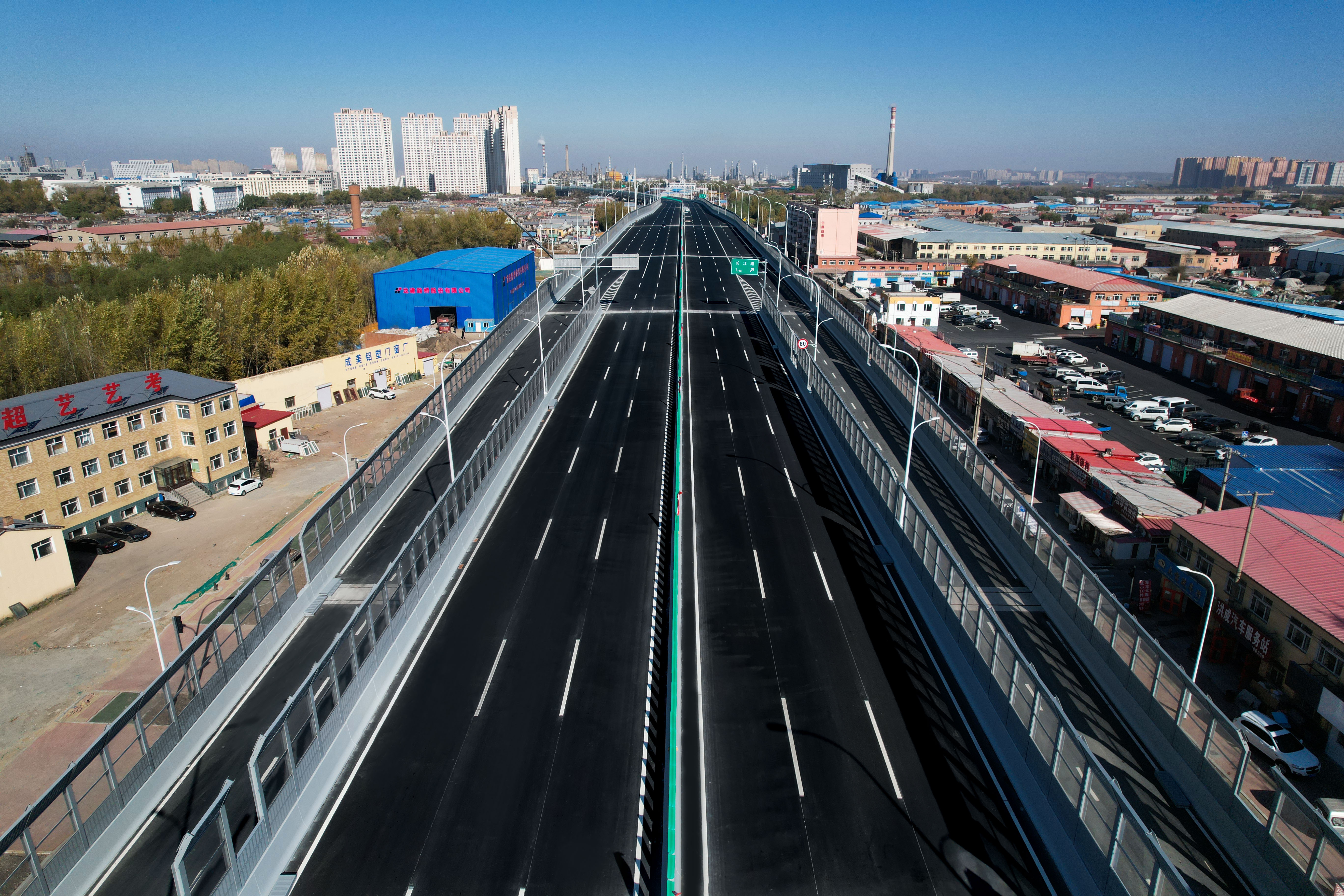 公司承建的哈尔滨市东三环快速路工程完工通车！(图3)