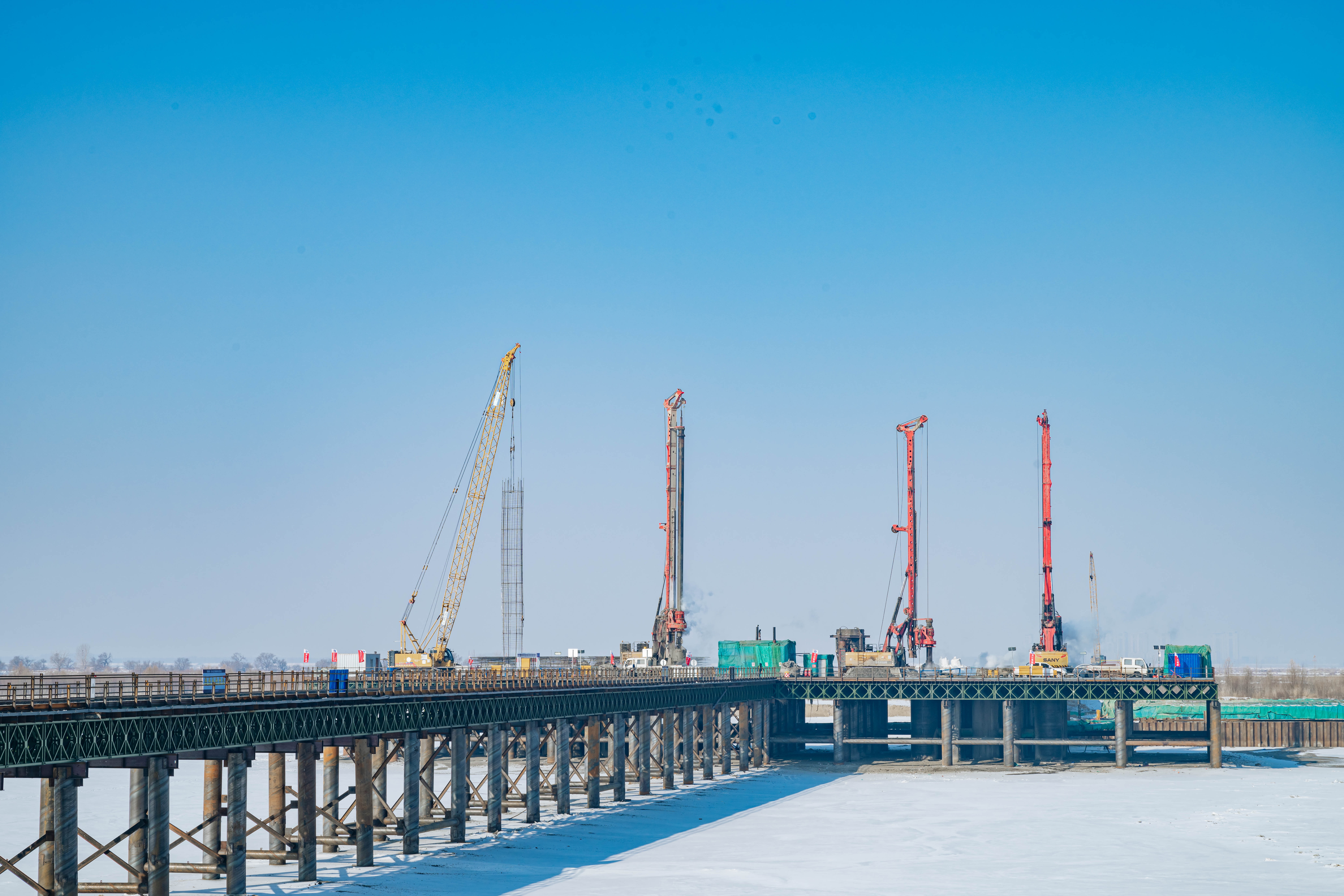公司哈尔滨西南环松花江特大桥项目冬季施工“不打烊” 全力推进项目建设进度(图6)