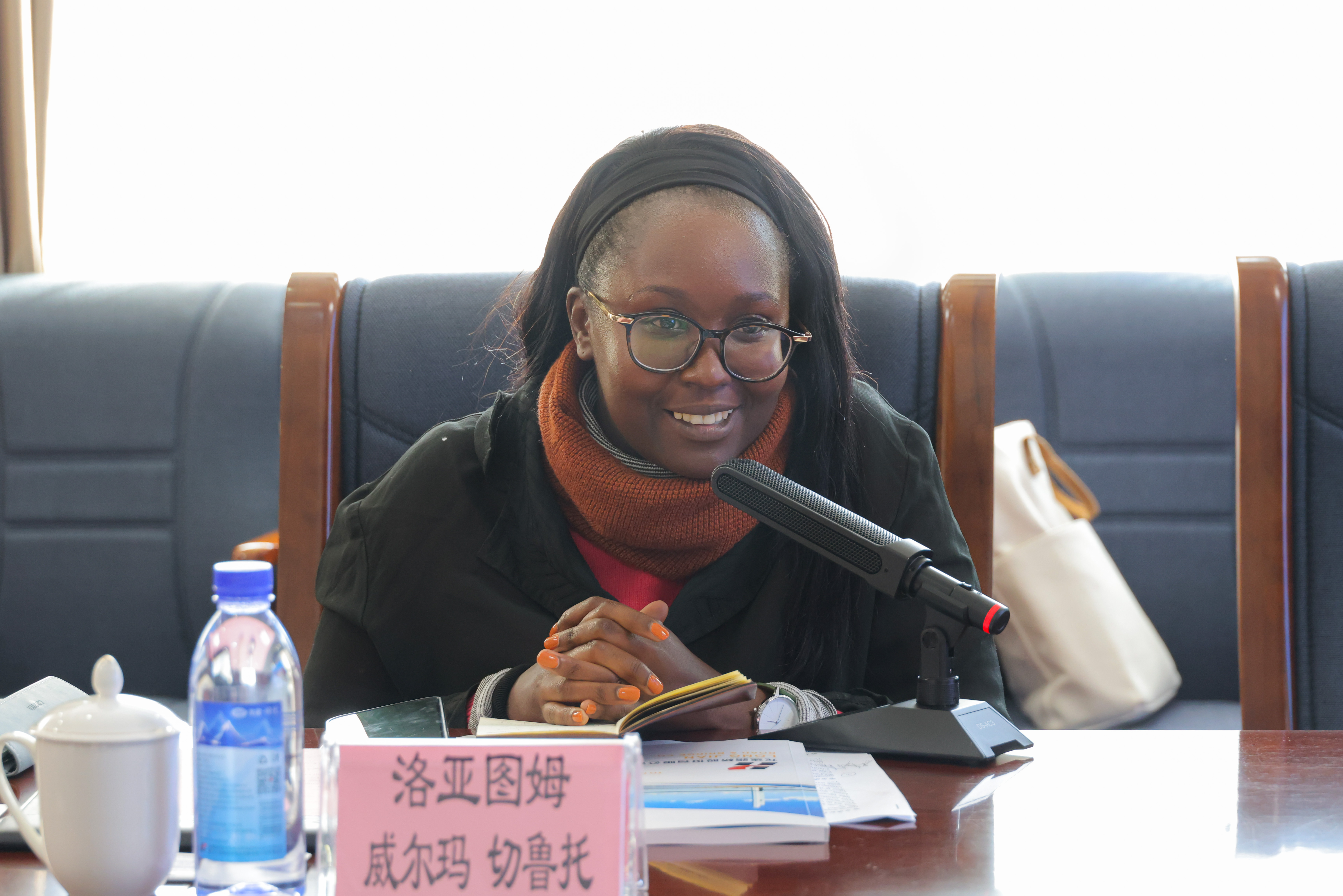 公司与肯尼亚驻中国大使馆第一秘书威尔玛进行座谈交流(图3)