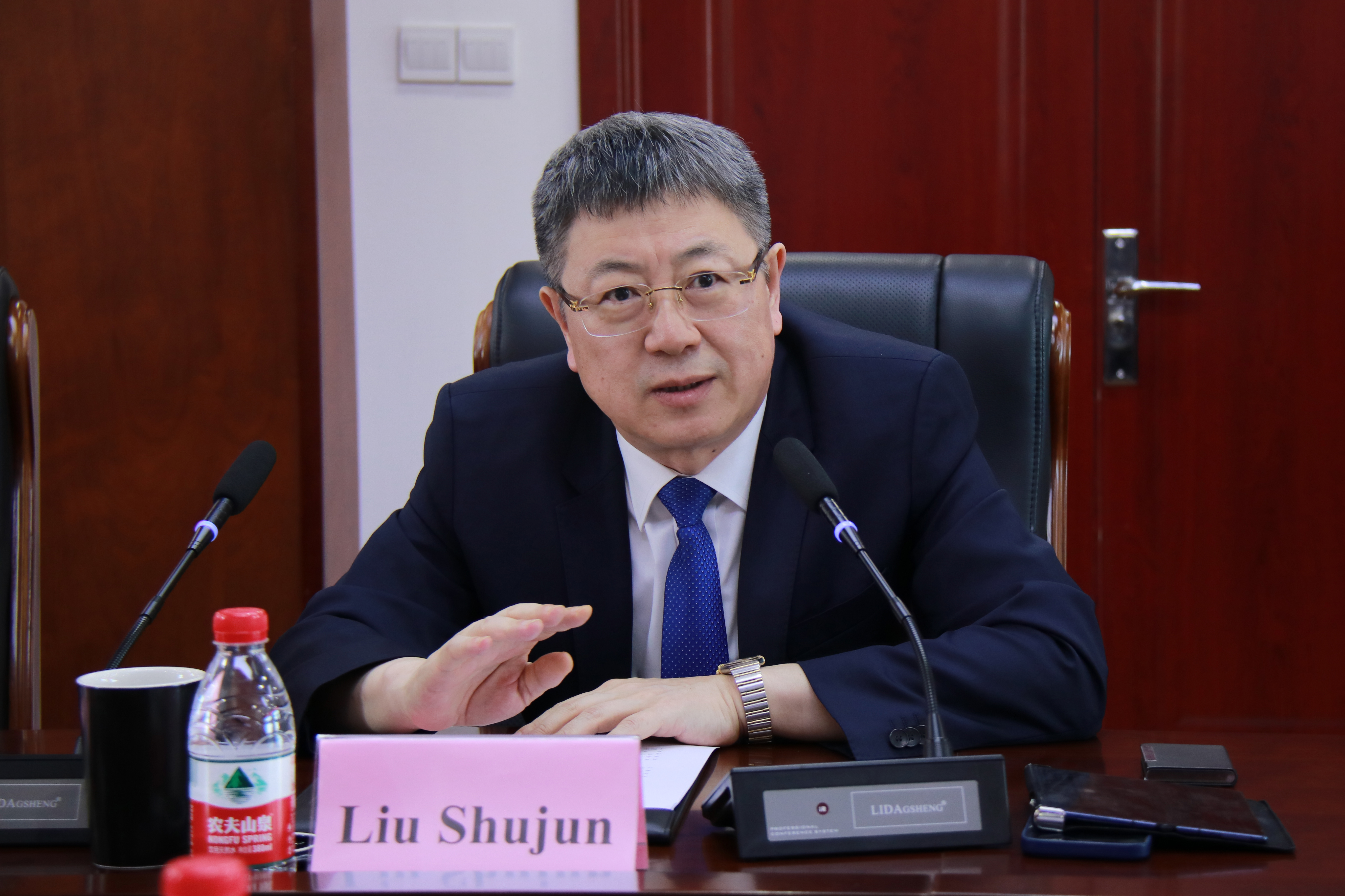 抓基层 打基础 强落实 见实效丨蒙古国色楞格省代表团一行与黑龙江省外办和龙建股份座谈交流(图2)