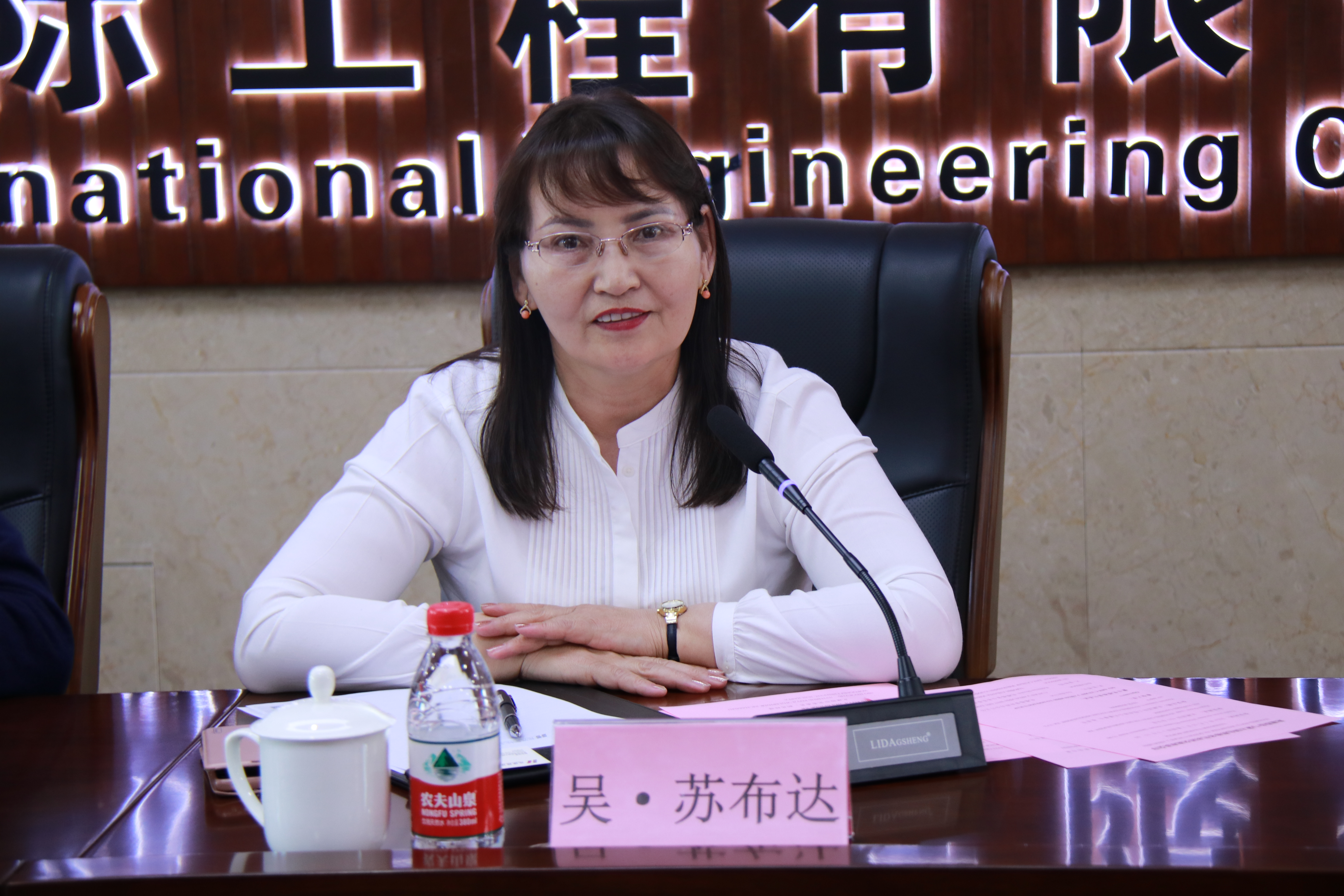 抓基层 打基础 强落实 见实效丨蒙古国色楞格省代表团一行与黑龙江省外办和龙建股份座谈交流(图3)